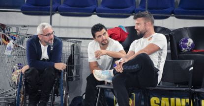 L’Équipe de France de Hand'Fauteuil avec nos joueurs professionnels